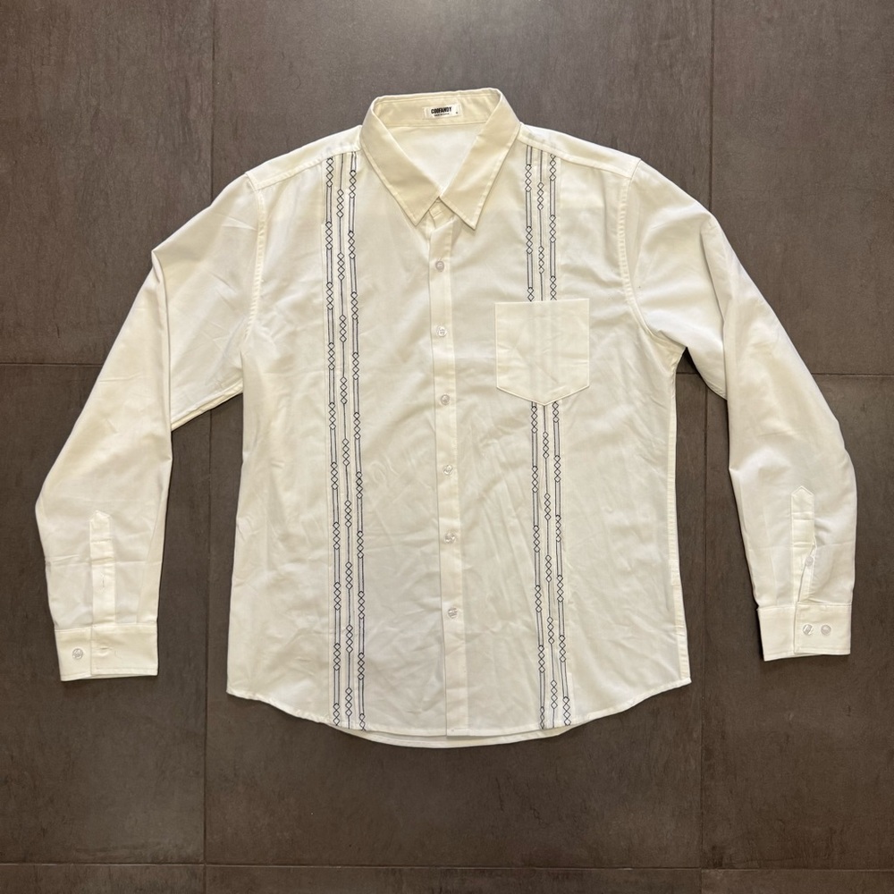 Elegant Men’s Guayabera - Medium - White Dress Shirt with Embroidered Detailing